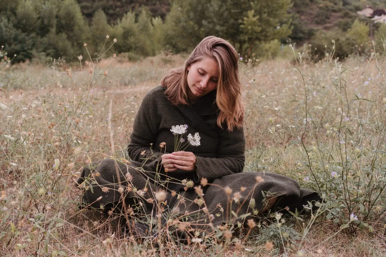Cover van Oervrouw magazine - natuurlijke vrouwelijkheid en verstilling